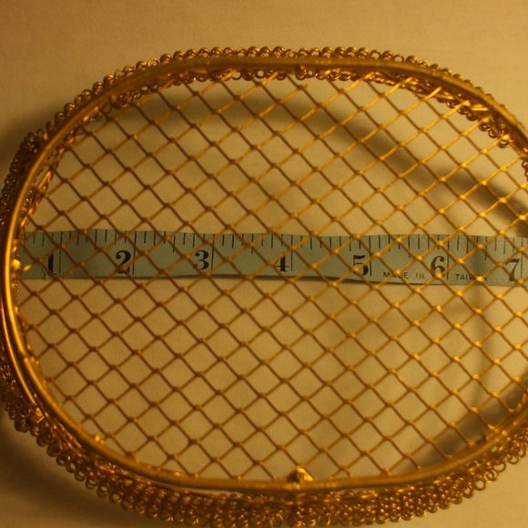 Golden oval metal basket - Picture 4 of 9